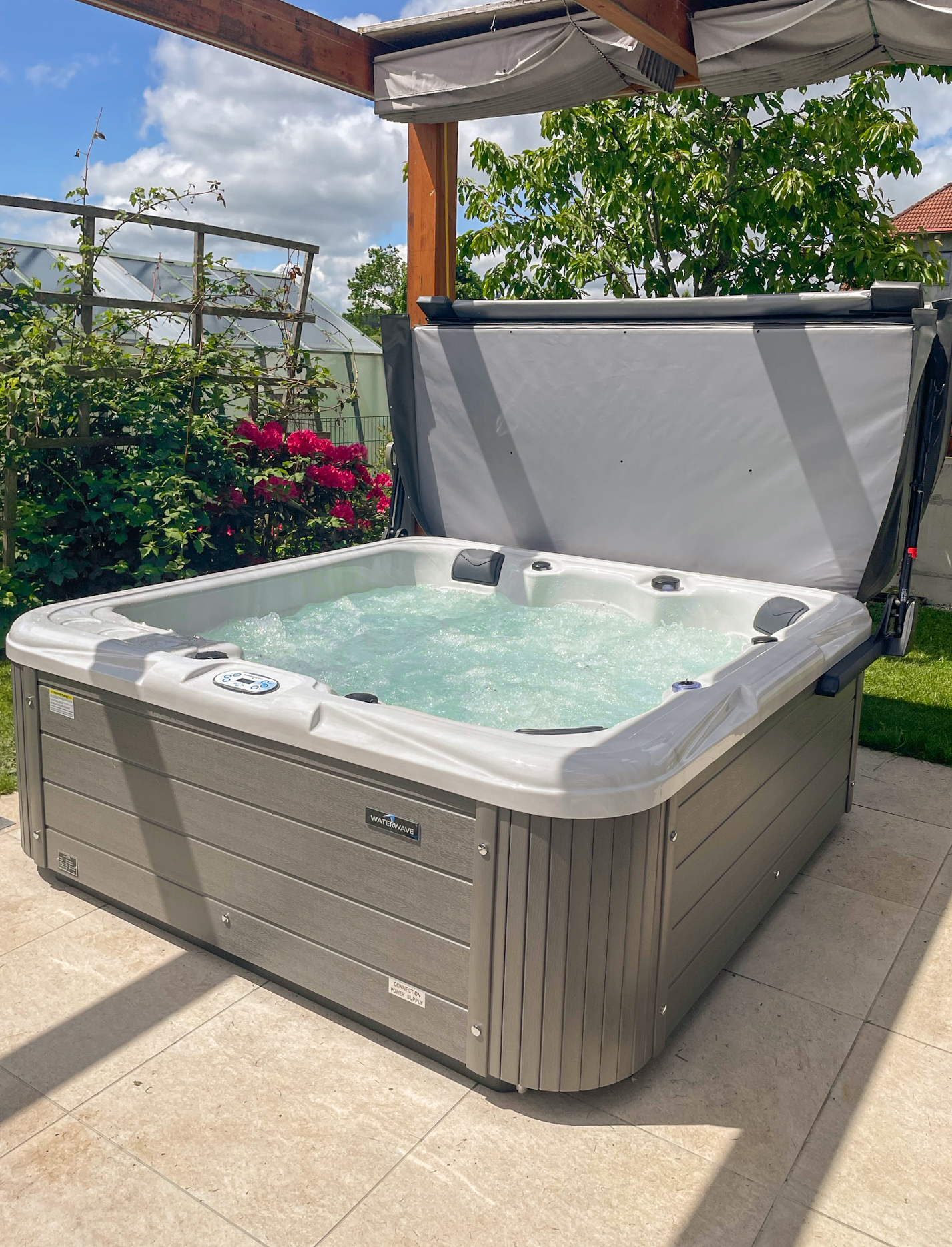 Waterwave Spas® Whirlpool „Detroit“ – Premium Whirlpool – Edelstahlrahmen & Top-Ausstattung!