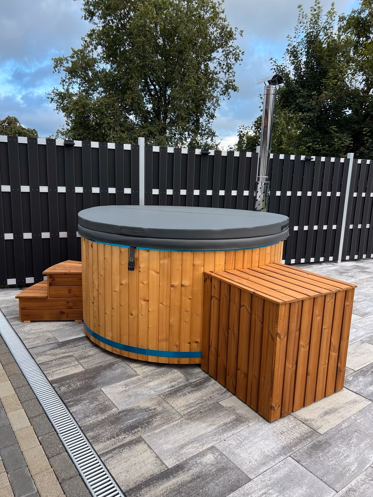 Premium Hot Tub „Relax Gold“ (Weiße Wanne) – unser Bestseller!