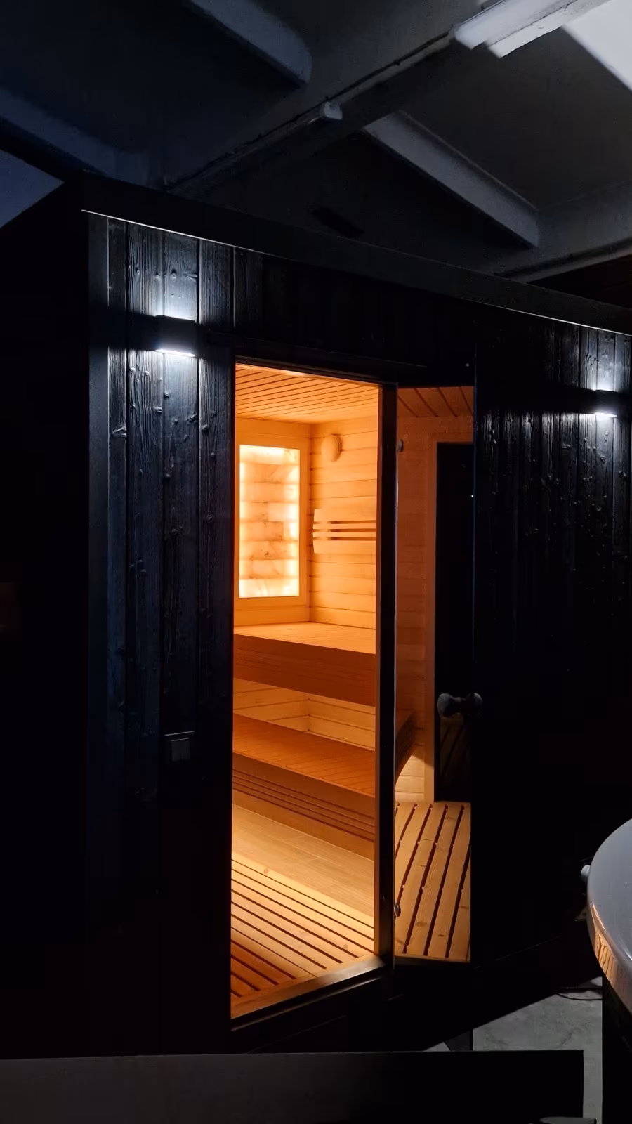 Moderne Premium Sauna mit Himalaya-Salzwand – 240 × 220 × 240 cm