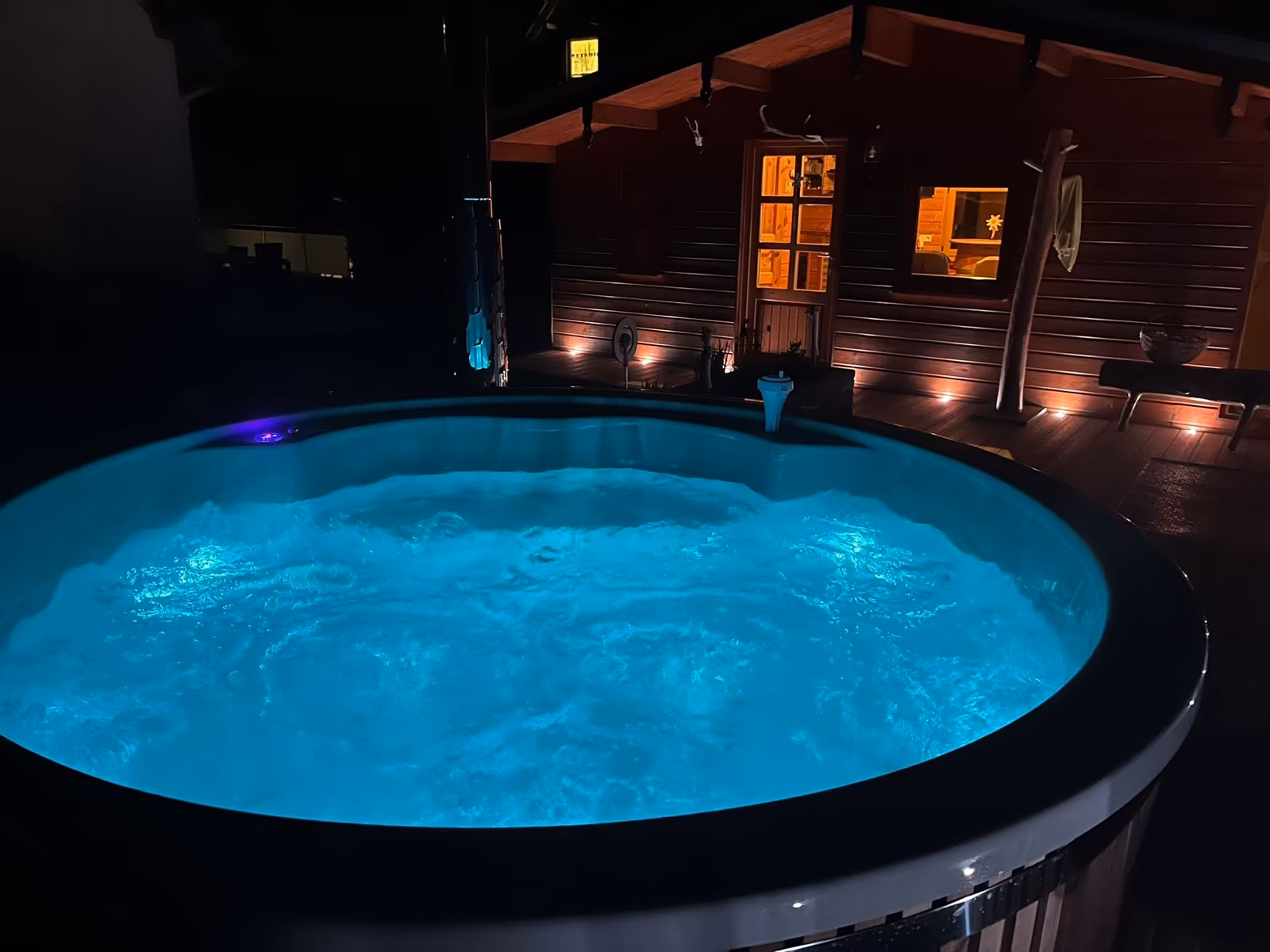 Premium Hot Tub „Relax Gold“ (Weiße Wanne) – unser Bestseller!