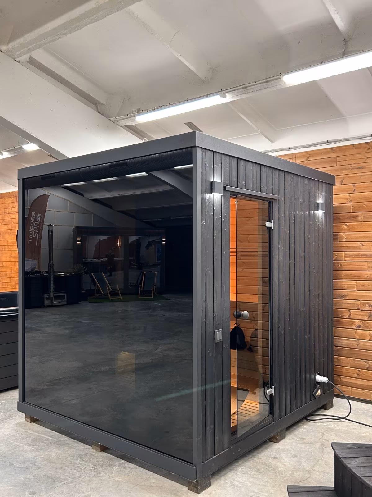 Moderne Premium Sauna mit Himalaya-Salzwand – 240 × 220 × 240 cm