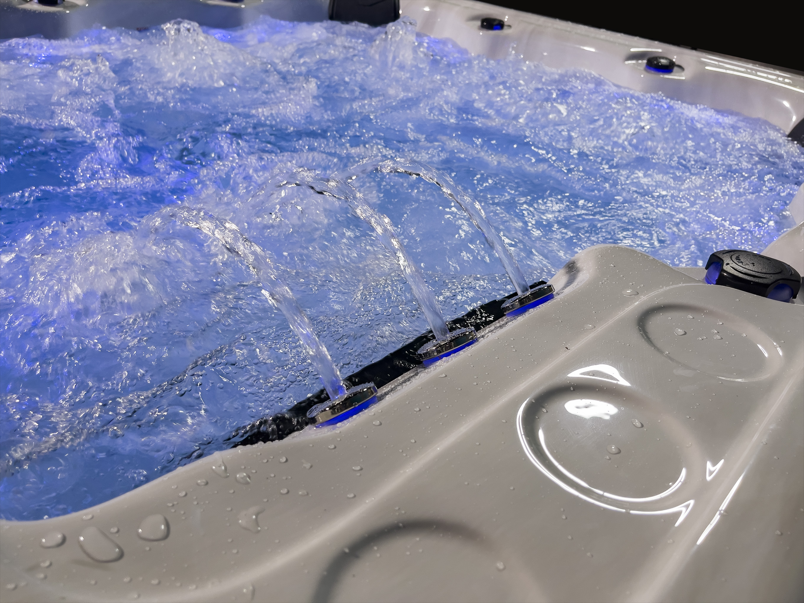 Waterwave Spas® Whirlpool „Detroit“ – Premium Whirlpool – Edelstahlrahmen & Top-Ausstattung!
