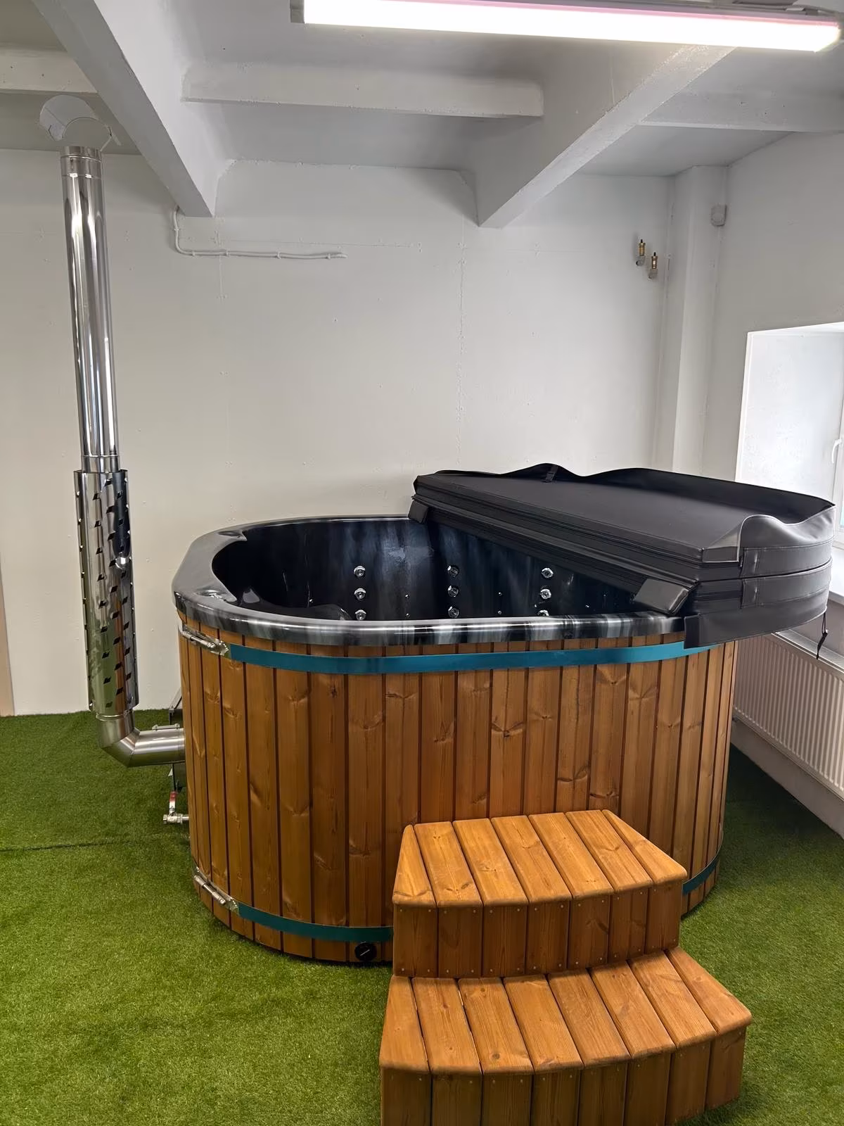XXL Hot Tub „Andorra“, Premium Hot Tub, 2,10 x 2,10 m