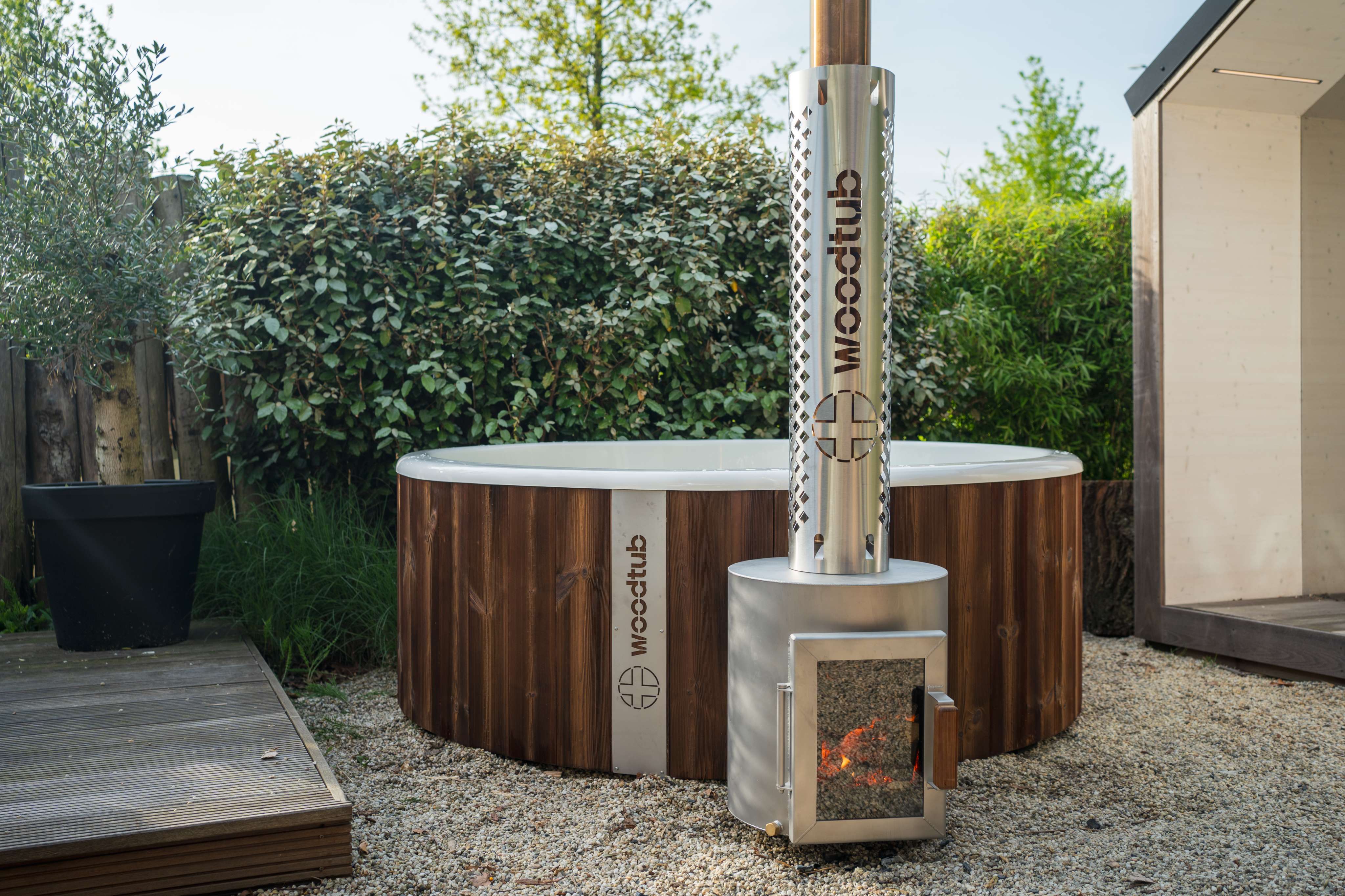 Der Woodtub – Exklusiver Outdoor Hot Tub aus Thermoholz & Fiberglas