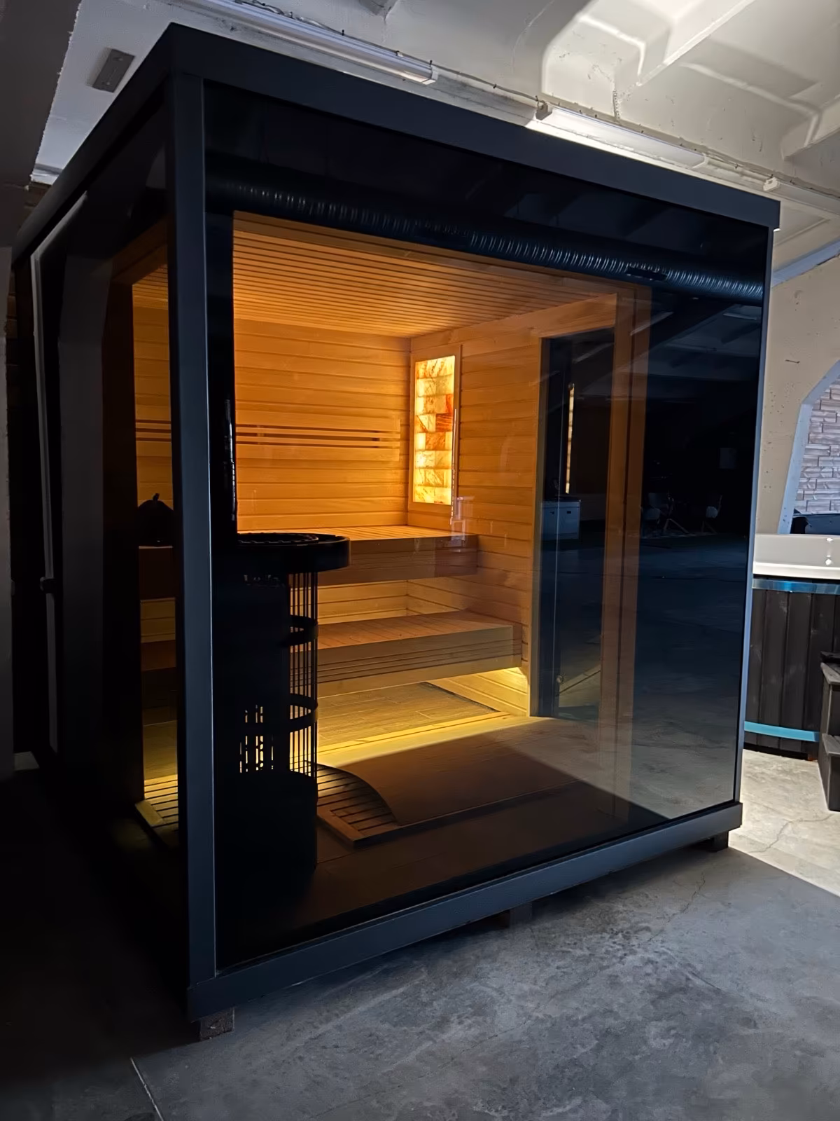 Moderne Premium Sauna mit Himalaya-Salzwand – 240 × 220 × 240 cm