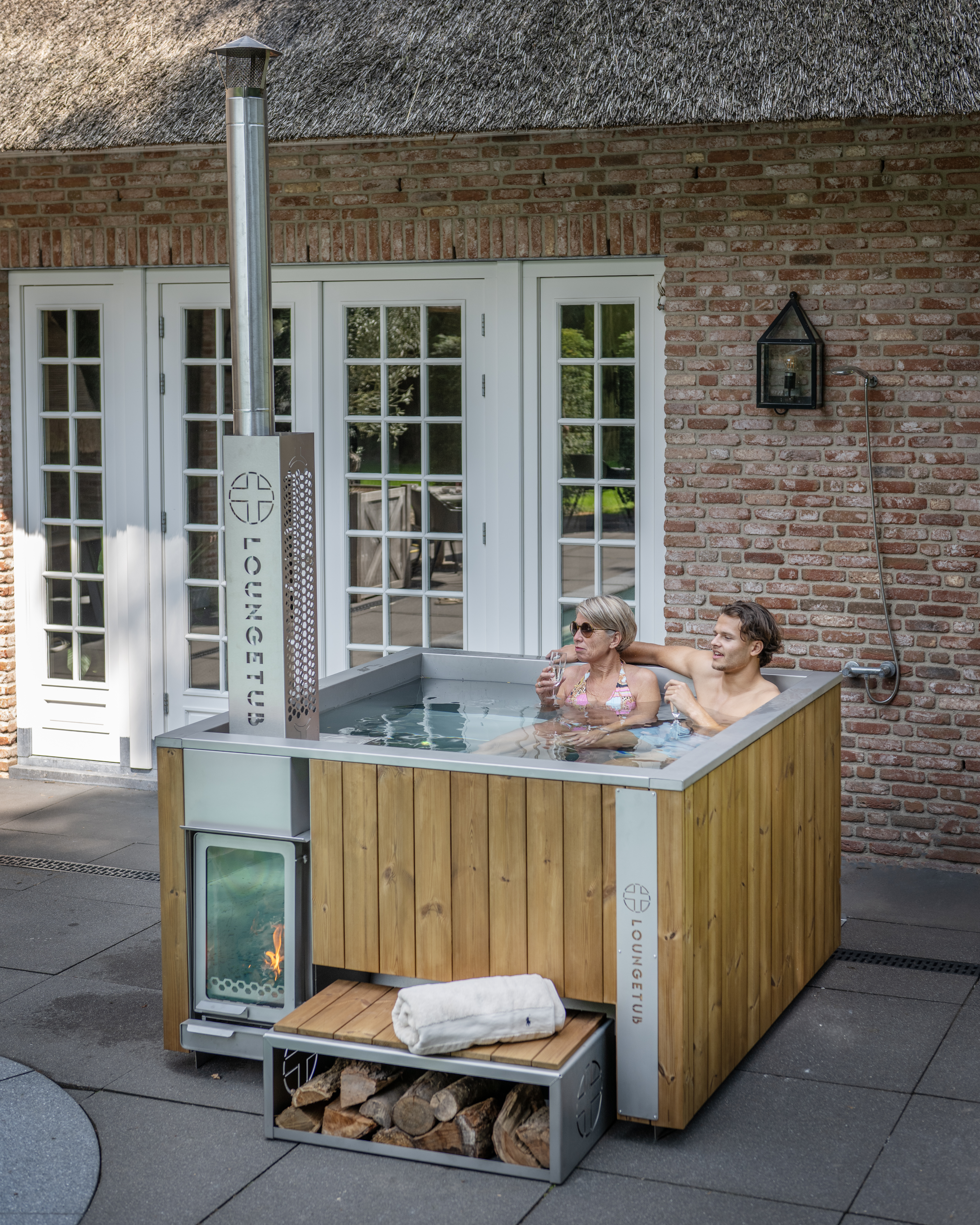 Der Loungetub (Basic) – Premium Hot Tub aus Edelstahl & Thermoholz - Ausstellungsstück