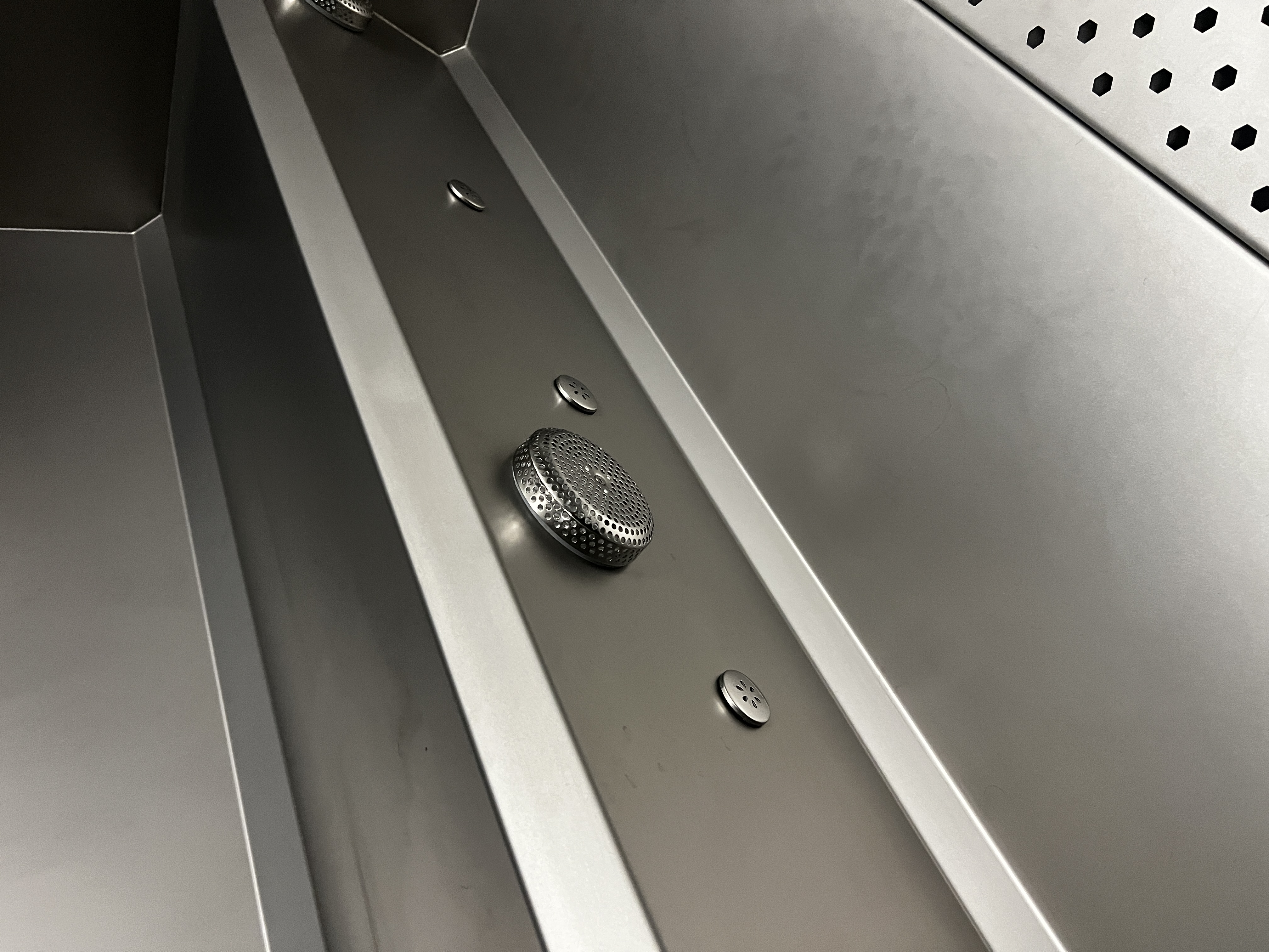 Der Loungetub (Vollausstattung) – Premium Hot Tub aus Edelstahl & Thermoholz