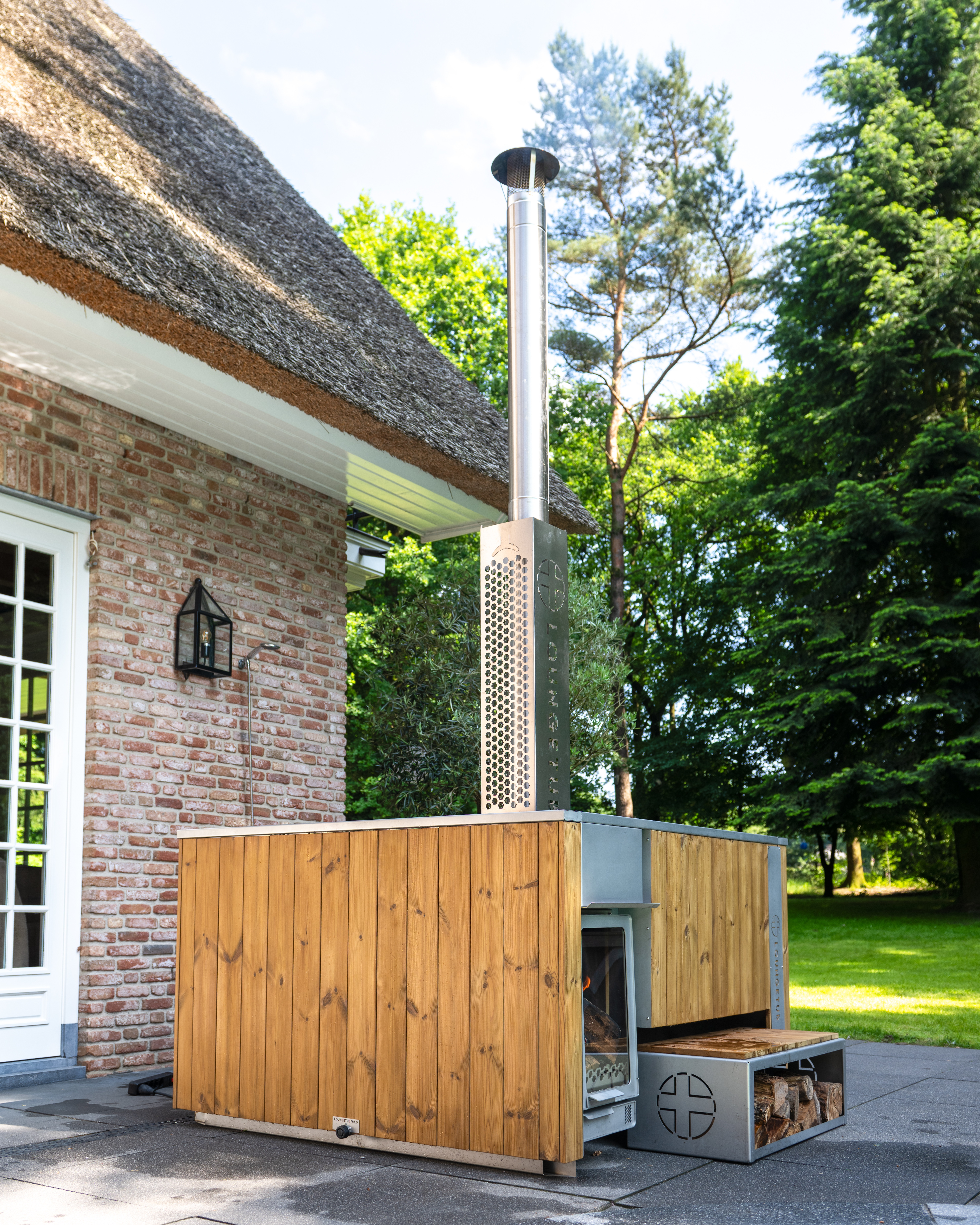 Der Loungetub (Basic) – Premium Hot Tub aus Edelstahl & Thermoholz - Ausstellungsstück