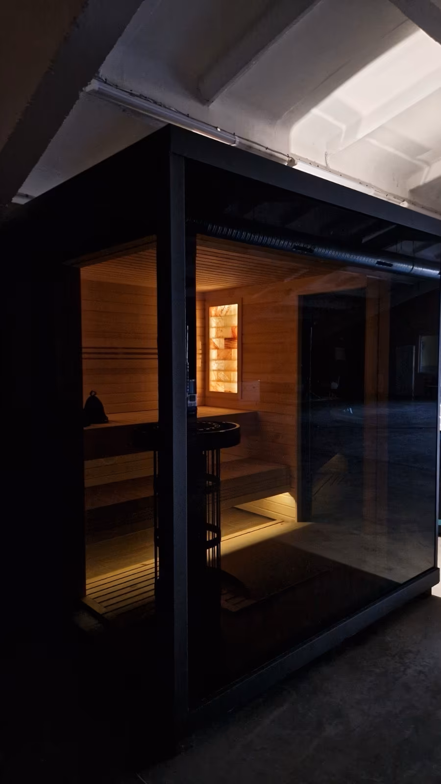 Moderne Premium Sauna mit Himalaya-Salzwand – 240 × 220 × 240 cm