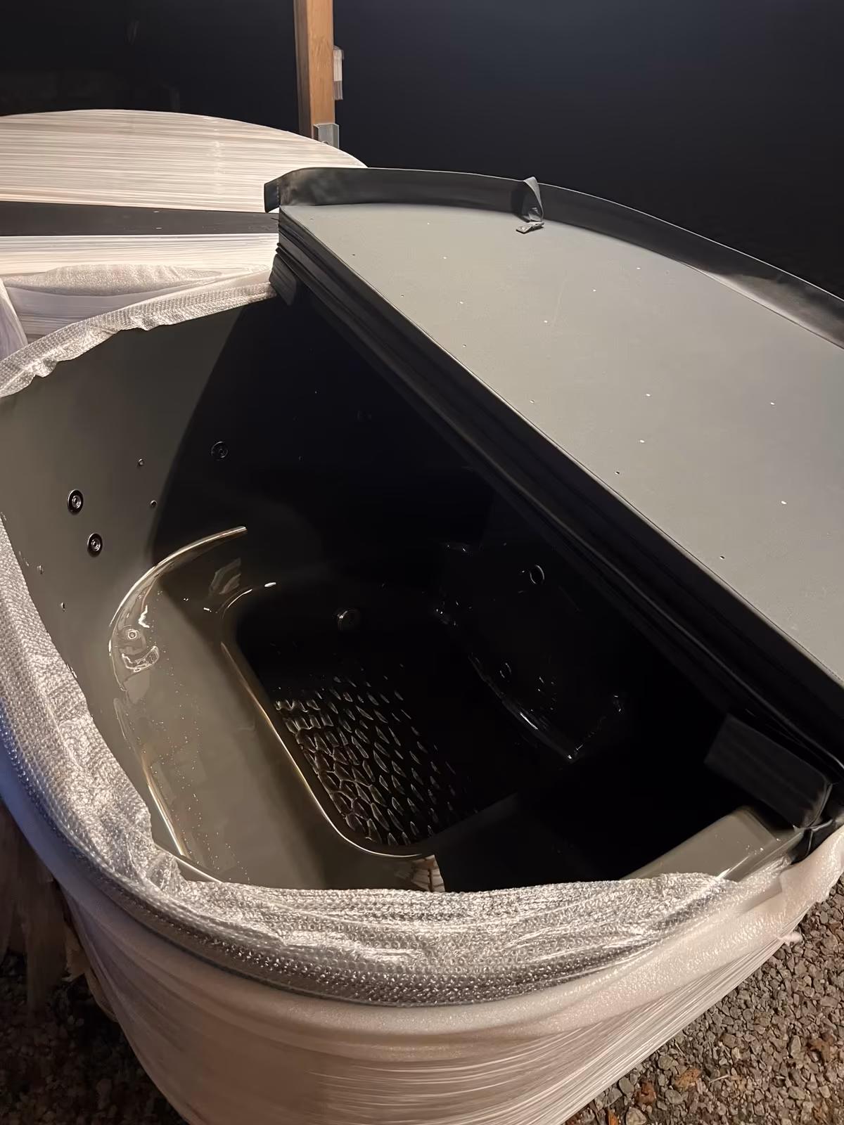 XXL Hot Tub „Andorra“, Premium Hot Tub, 2,10 x 2,10 m