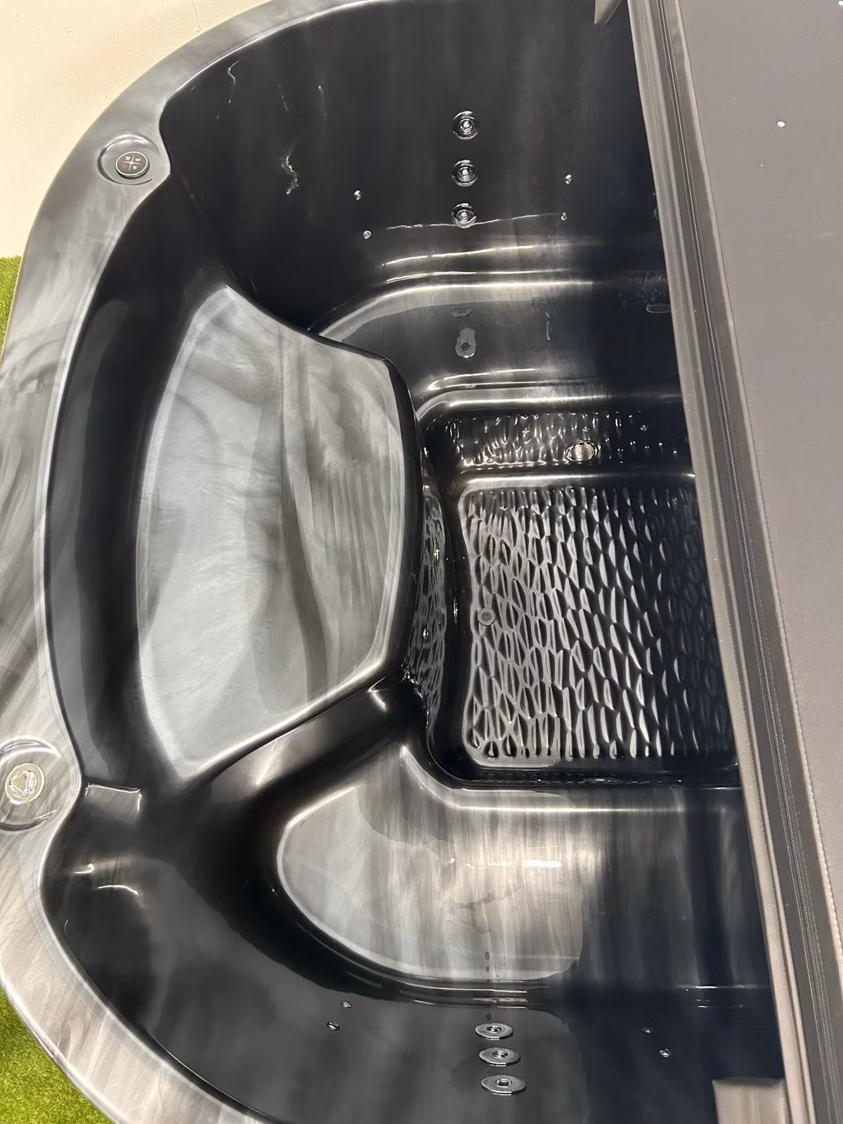 XXL Hot Tub „Andorra“, Premium Hot Tub, 2,10 x 2,10 m