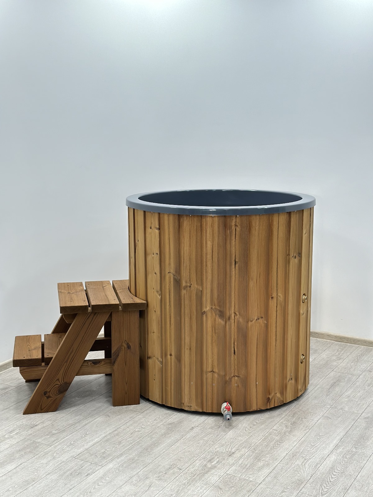 Premium Eisfass / Eisbad, GFK-Tauchbecken mit Thermoholz, Deckel & Treppe