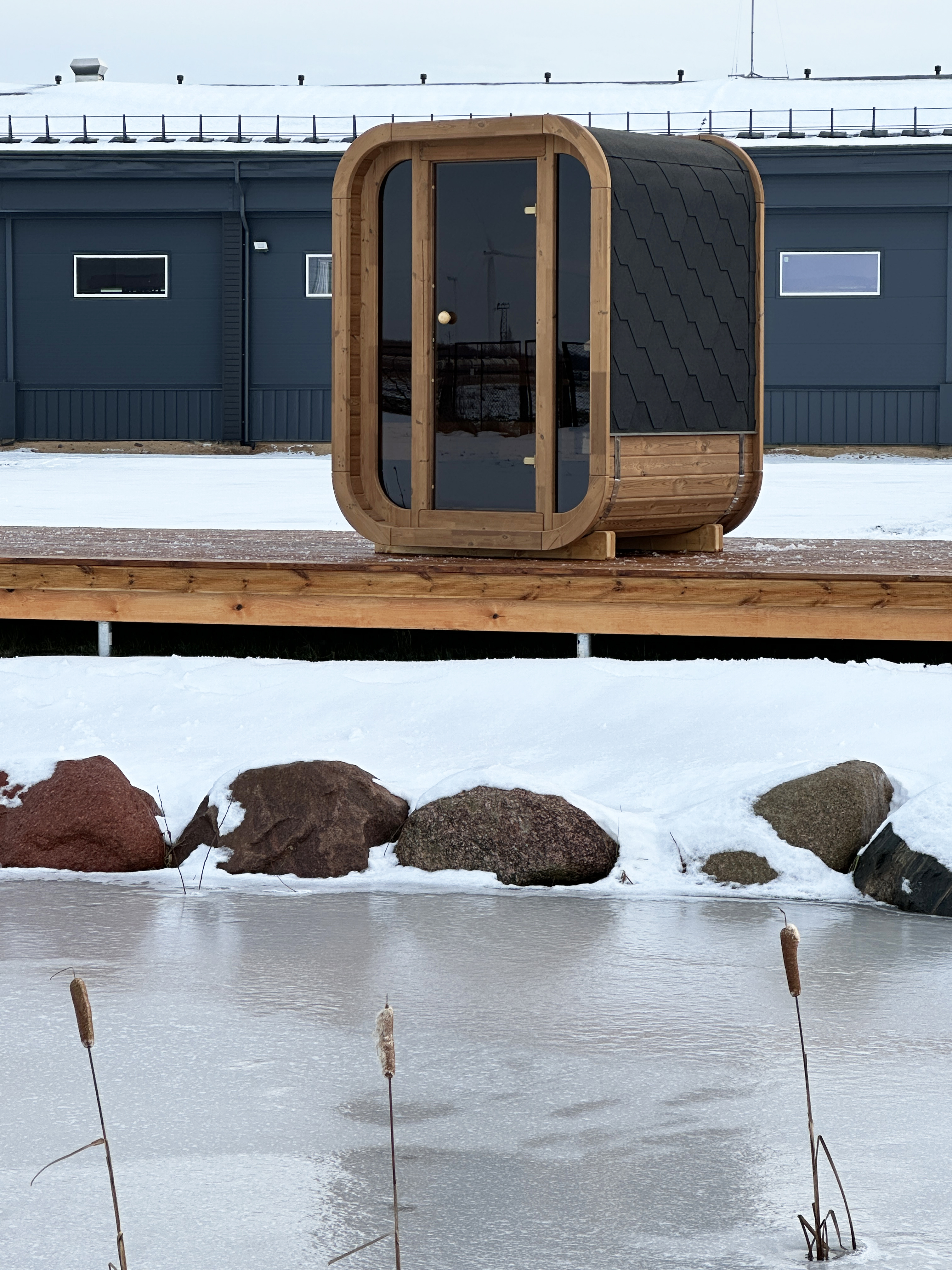 Mini Square Sauna - Kompakte Fasssauna mit Glasfront (Ausstellungsstück)