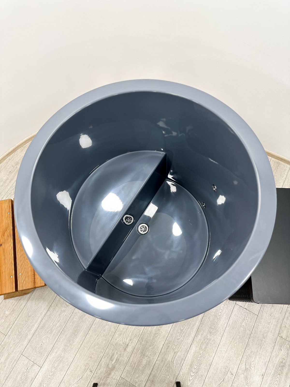 Premium Eisfass / Eisbad, GFK-Tauchbecken mit Thermoholz, Deckel & Treppe