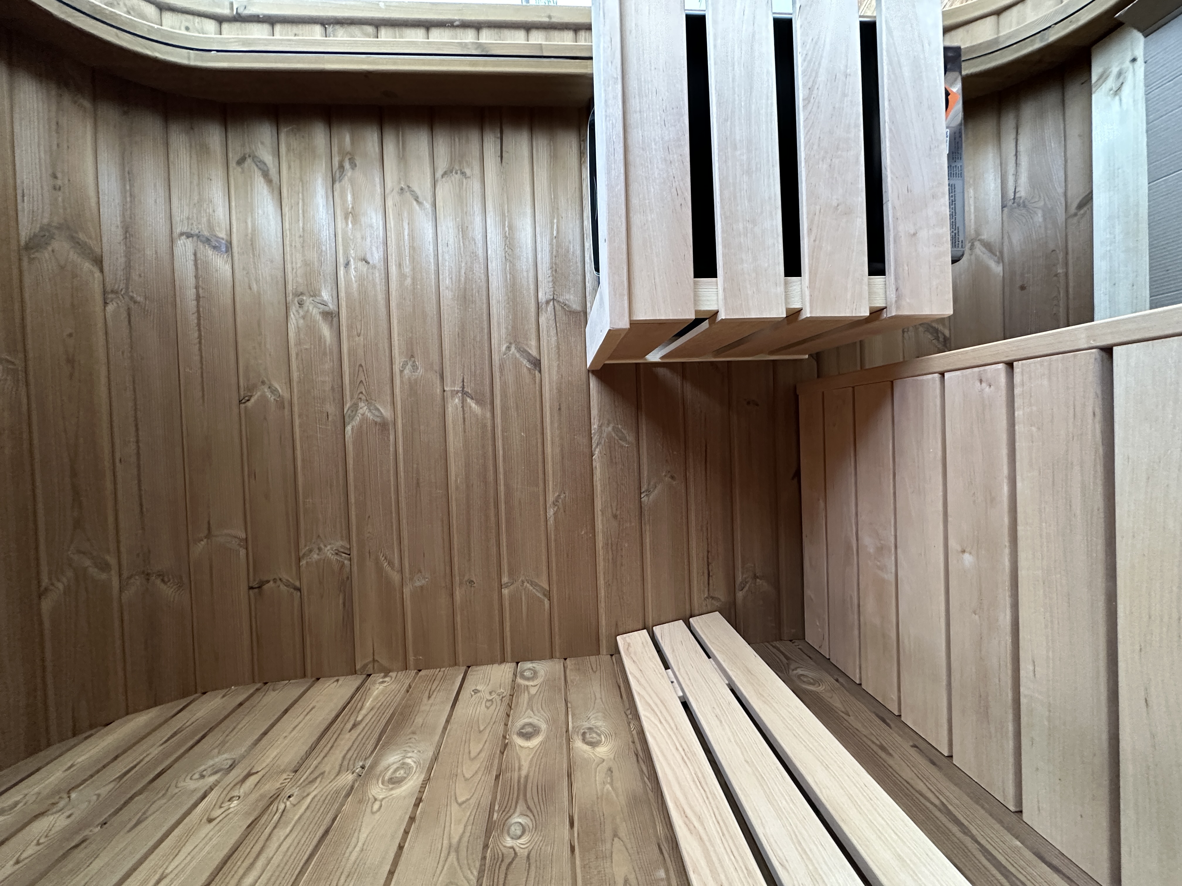 Mini Square Sauna - Kompakte Fasssauna mit Glasfront (Ausstellungsstück)